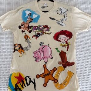 Disney Toy Story Character T shirt size medium Cream woody Jessie buzz graphic